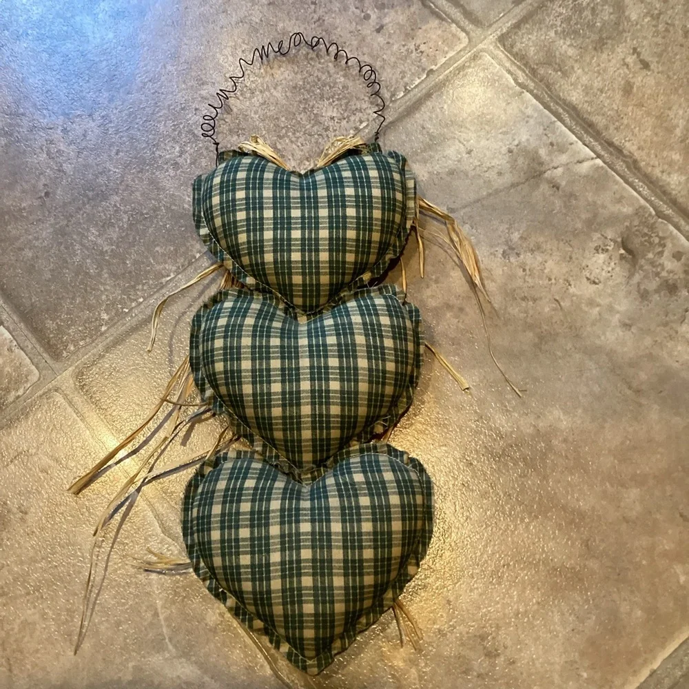 ❌SOLD * Primitive Country Green Tan Plaid Plush Heart Raffia Wall Decor - Picture 4 of 7